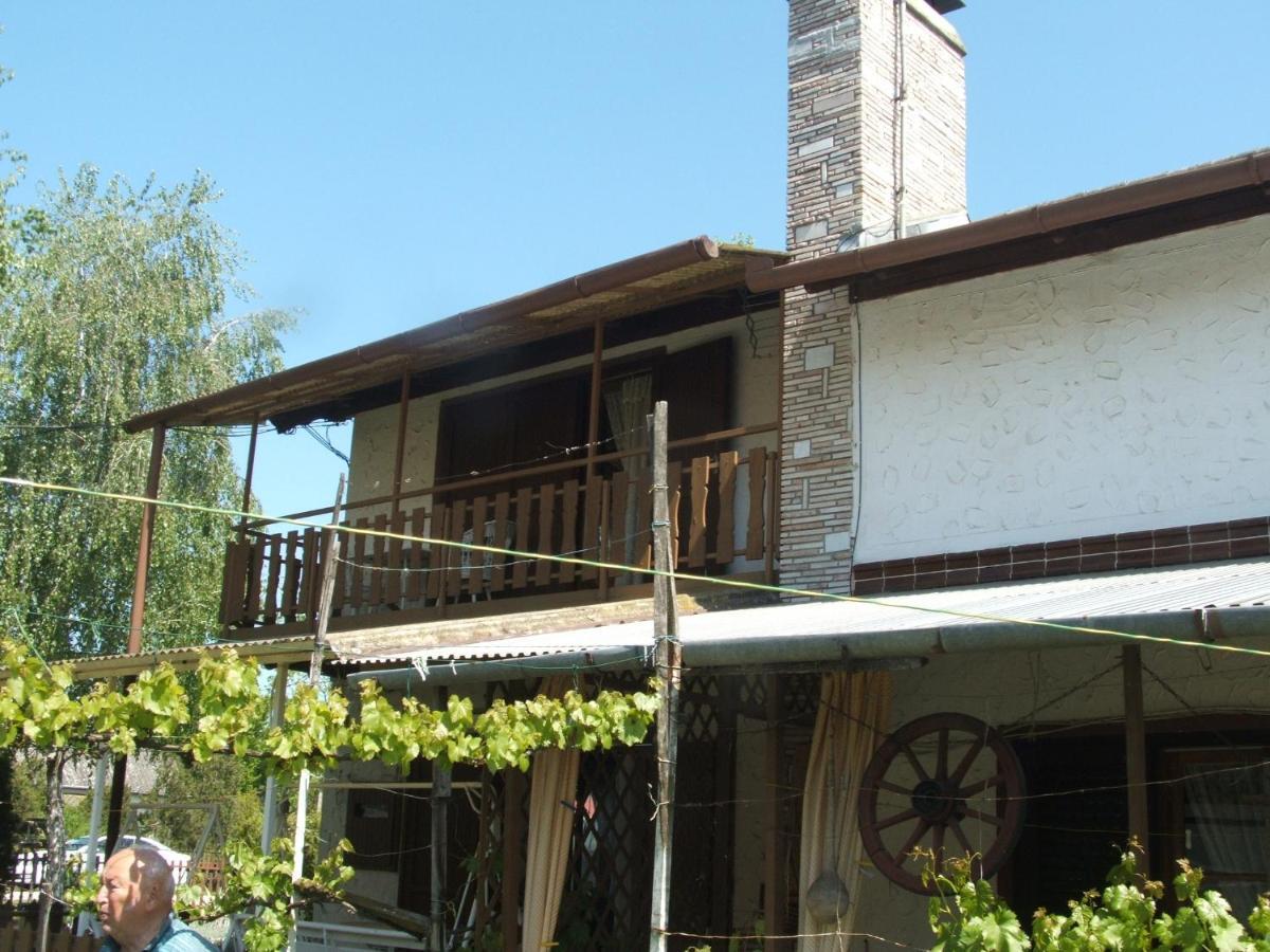 Agancs Vendeghaz Hotel Balatonszemes Exterior photo